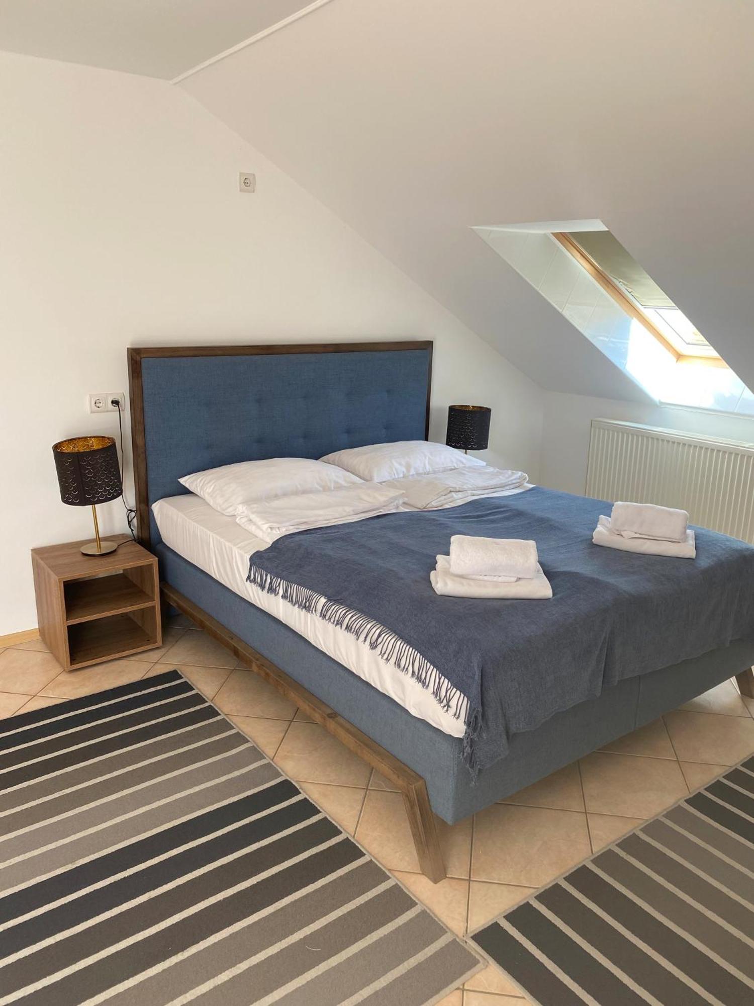 Haus Lucia Lägenhet Eger Exteriör bild