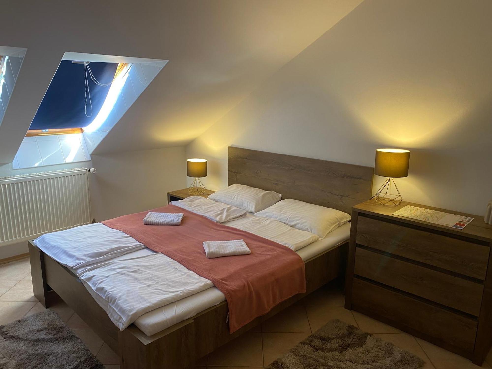 Haus Lucia Lägenhet Eger Exteriör bild