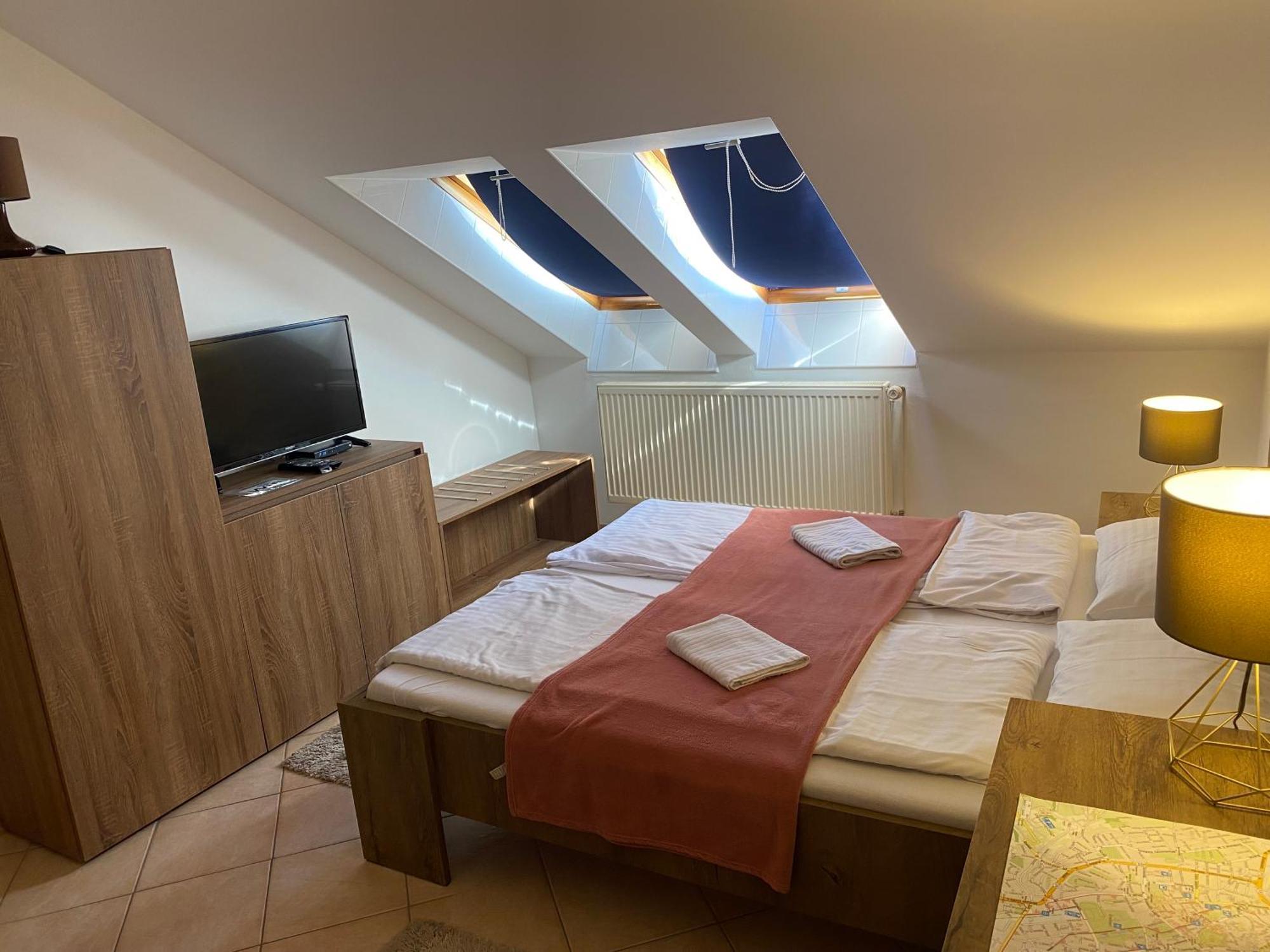 Haus Lucia Lägenhet Eger Exteriör bild