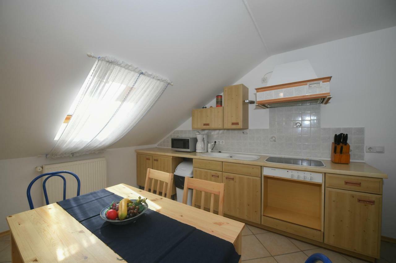 Haus Lucia Lägenhet Eger Exteriör bild