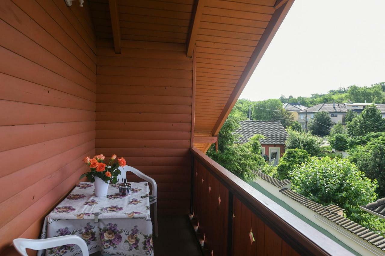Haus Lucia Lägenhet Eger Exteriör bild