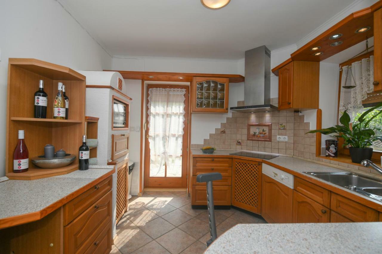 Haus Lucia Lägenhet Eger Exteriör bild