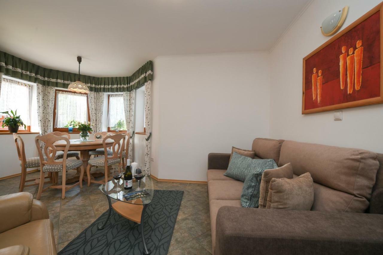 Haus Lucia Lägenhet Eger Exteriör bild
