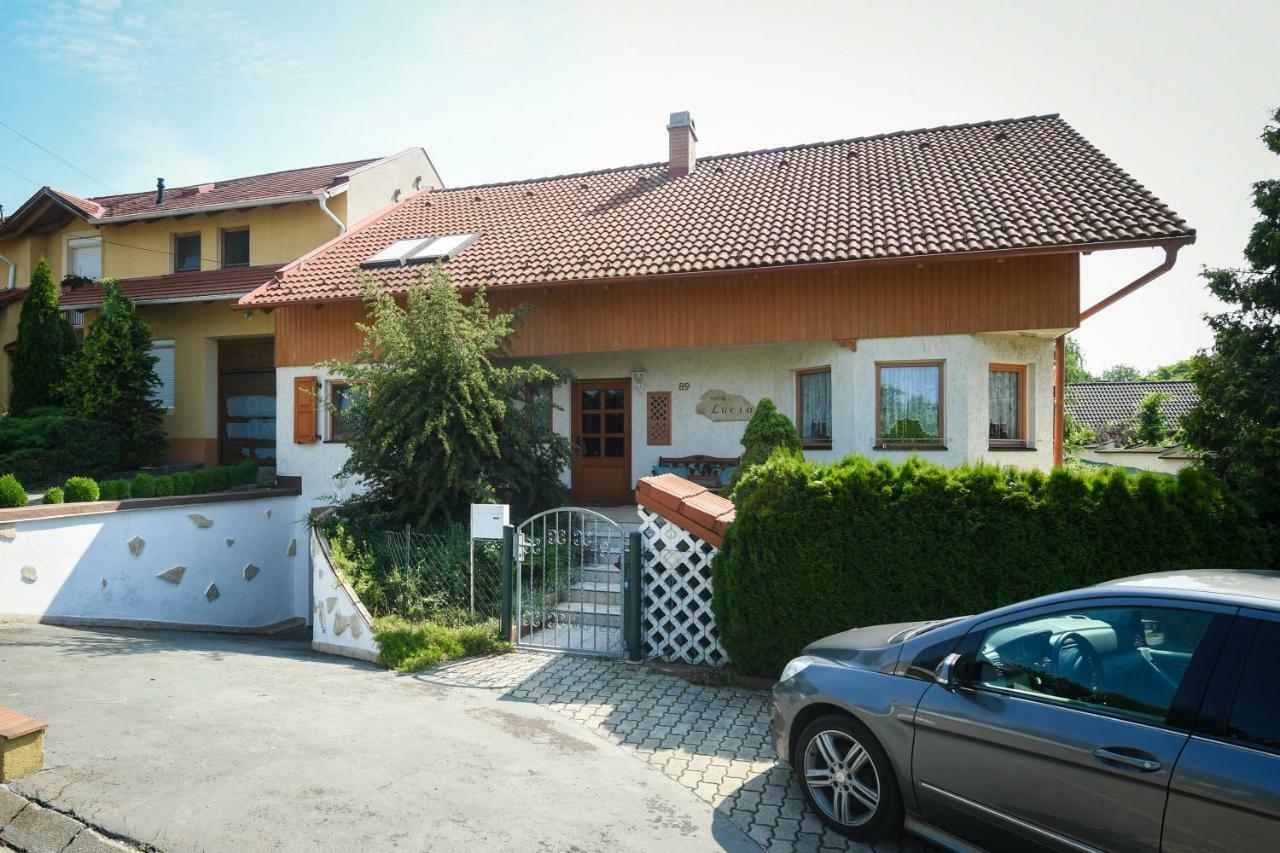 Haus Lucia Lägenhet Eger Exteriör bild